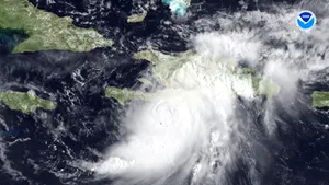 Uraganul Gustav a redevenit furtună tropicală