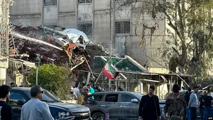 O rachetă a lovit o clădire de lângă consulatul Iranului din Siria