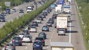 TAXĂ controversată în Germania, care ar putea discrimina cetăţenii străini: Şoferii vor plăti pentru folosirea drumurilor publice