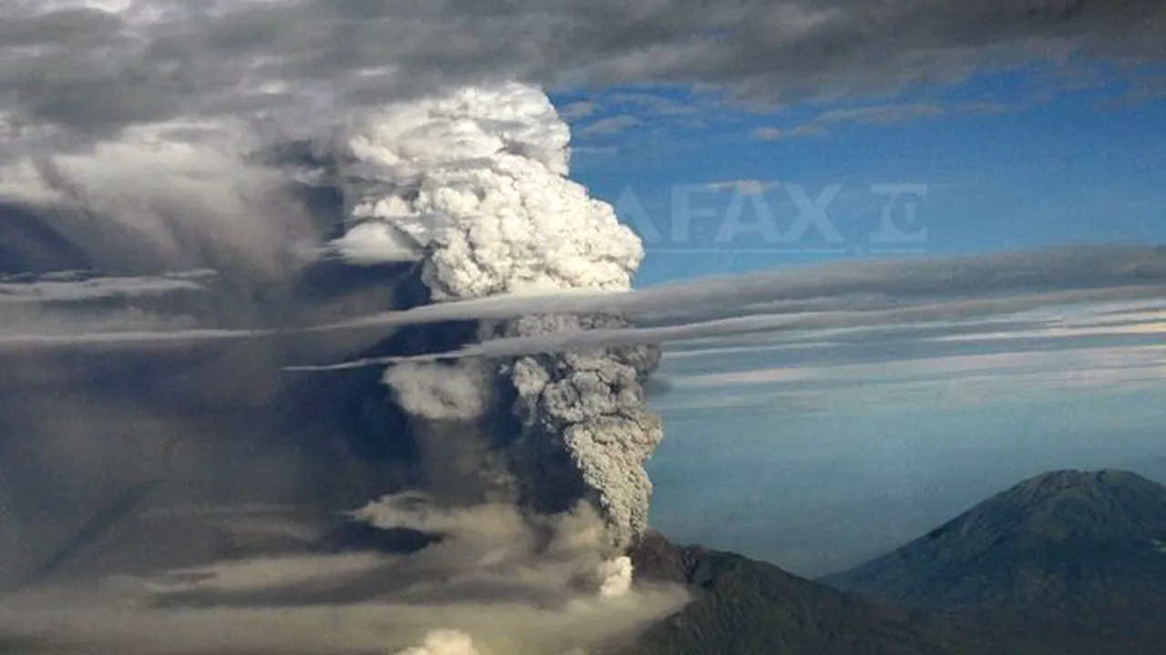 77 de morţi, după o nouă erupţie a vulcanului Merapi