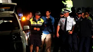 Poliţia australiană a reuşit să dezamorseze un dispozitiv suspect ataşat pe o adolescentă