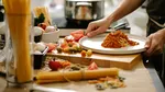 Se caută mii de oameni în restaurantele din Italia. Iată cine câștigă până la 2.250 de euro pe lună