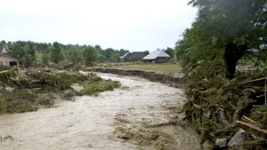 Atenţionare de inundaţii pentru 19 judeţe