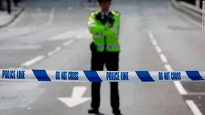 VIDEO | Incident armat în sudul Londrei: două persoane, rănite. Poliţia cataloghează atacul drept unul cu implicaţii teroriste: suspectul, împuşcat