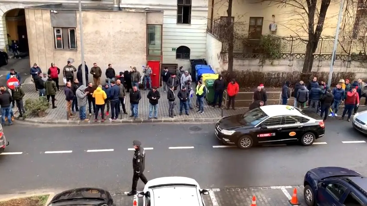 Protest de amploare al taximetriştilor clujeni: De ce solicită majorarea tarifelor. VIDEO