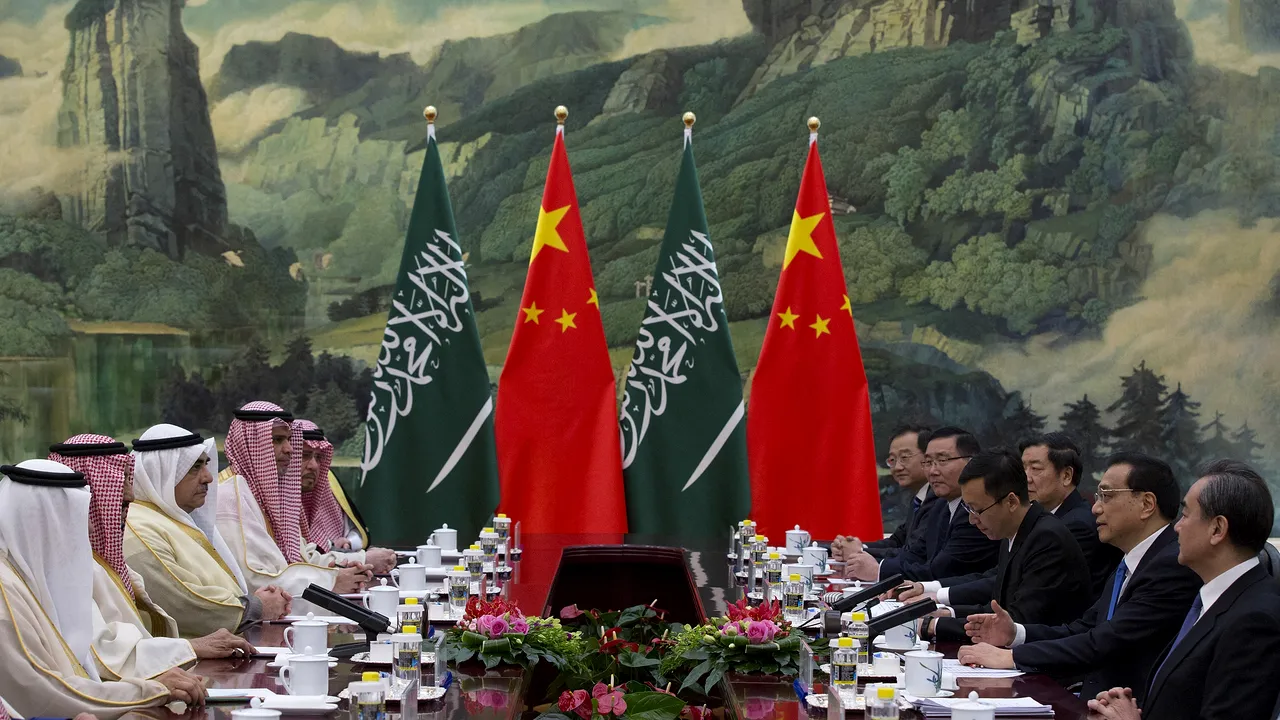 Arabia Saudită va accelera cooperarea în domeniul energiei cu China, în contextul tensiunilor cu SUA 