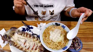 Un restaurant din Taipei pregăteşte tăiţei uriaşi de isopod pentru clienţii aventuroşi