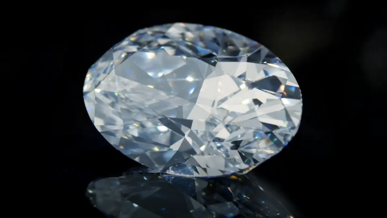 Un diamant extrem de rar s-a vândut la licitaţie pentru o sumă incredibilă. Experţii susţin că achiziţia a fost o afacere profitabilă