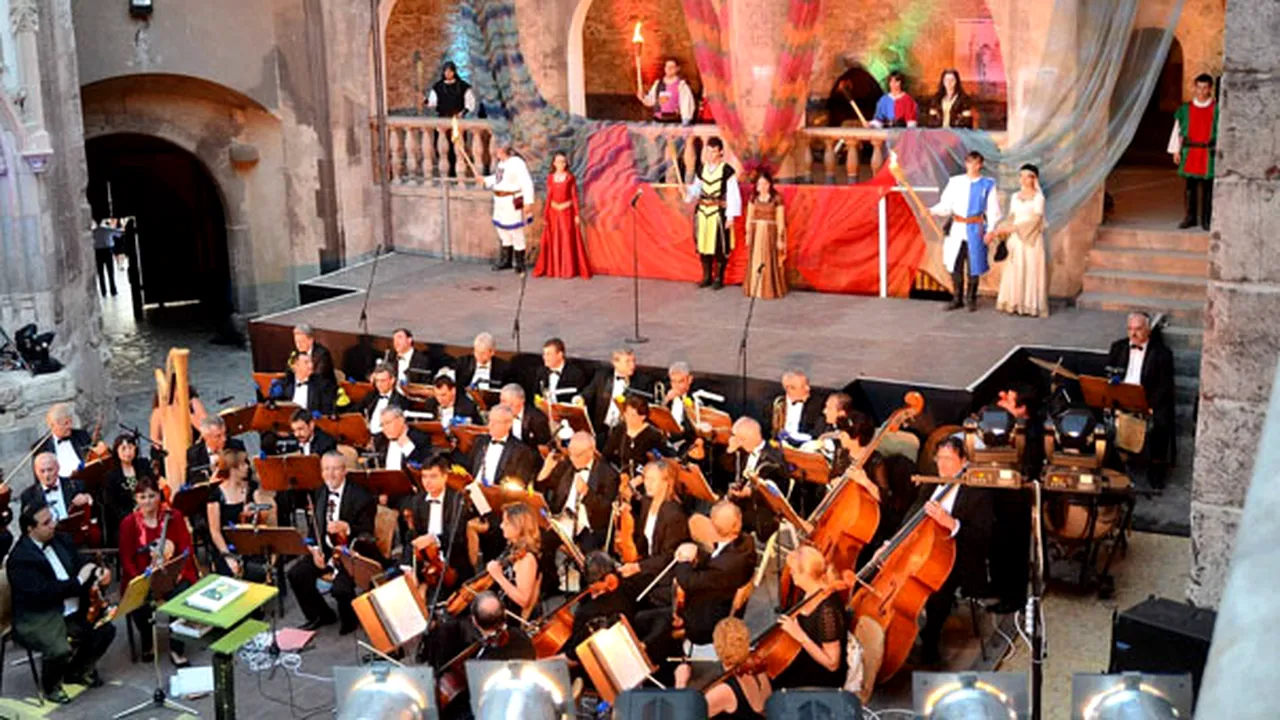 Cel mai mare festival de muzică clasică în aer liber din Transilvania, la Castelul Corvinilor