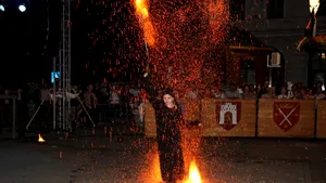 Demostraţii de luptă cavalereşti şi secvenţe din scenarii istorice, la Serbările Bistriţei Medievale - GALERIE FOTO