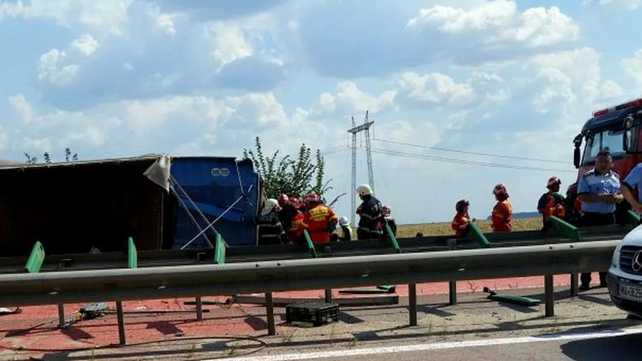 UPDATE Trafic reluat pe Autostrada Soarelui, după aproape şapte ore/ Circulaţia a fost deviată la ieşirea din Capitală către Constanţa după ce un camion s-a răsturnat la Fundulea - GALERIE FOTO 