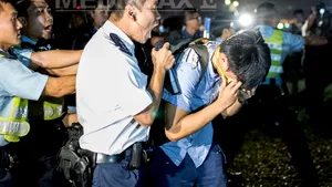 Mai mulţi manifestanţi au fost arestaţi la Hong Kong după ciocniri violente cu poliţia