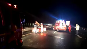 Accident pe Autostrada A1 Sebeş-Orăştie: Două persoane au murit şi două sunt rănite după ce o maşină a fost lovită de un TIR