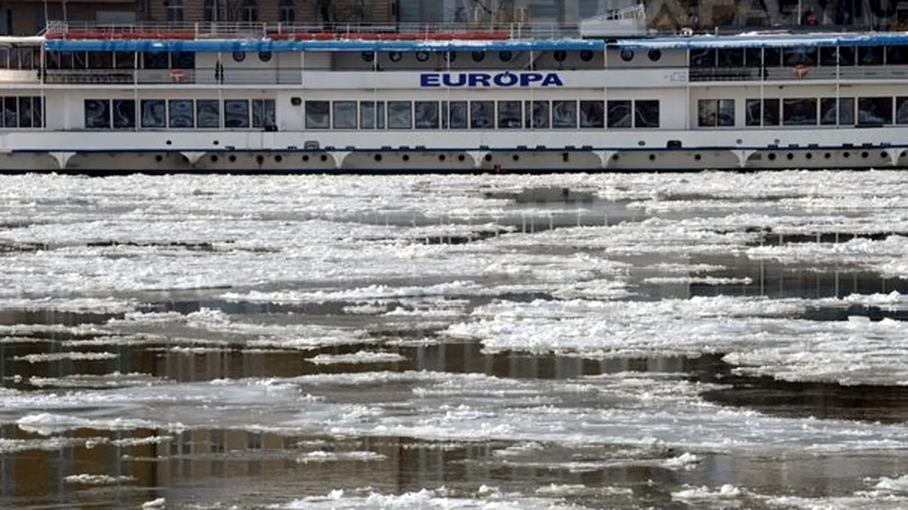 Autoritatea Navală Română restricţionează traficul naval din cauza acumulărilor de gheaţă