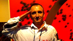 INTERVIU - Robert Şerban: Şase, Poliţia când vede scriitori se-nmoaie!