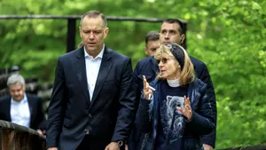 Președintele Poloniei a adoptat un urs în timpul vizitei în România pentru Summitul B9. 