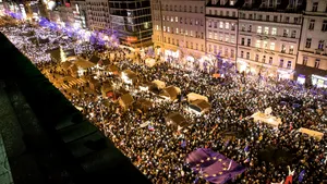 Proteste antiguvernamentale la Praga: Zeci de mii de persoane au participat la manifestaţii - VIDEO