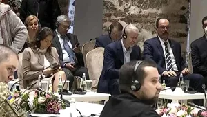 De ce i se spune lui Roman Abramovici „vrăjitorul negocierilor”. Tacticile folosite de miliardarul rus şi cum a dezamorsat alte conflicte