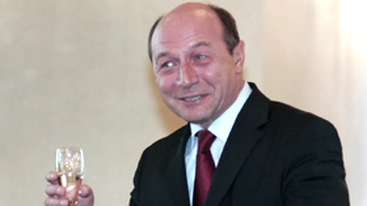 Băsescu a petrecut cu colegii de studenţie, la vila de protocol din Neptun