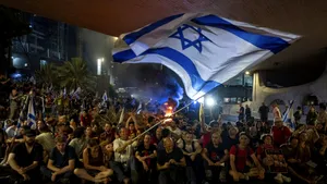 Protestele masive din Israel pun presiune pe Netanyahu pentru un acord de încetare a focului