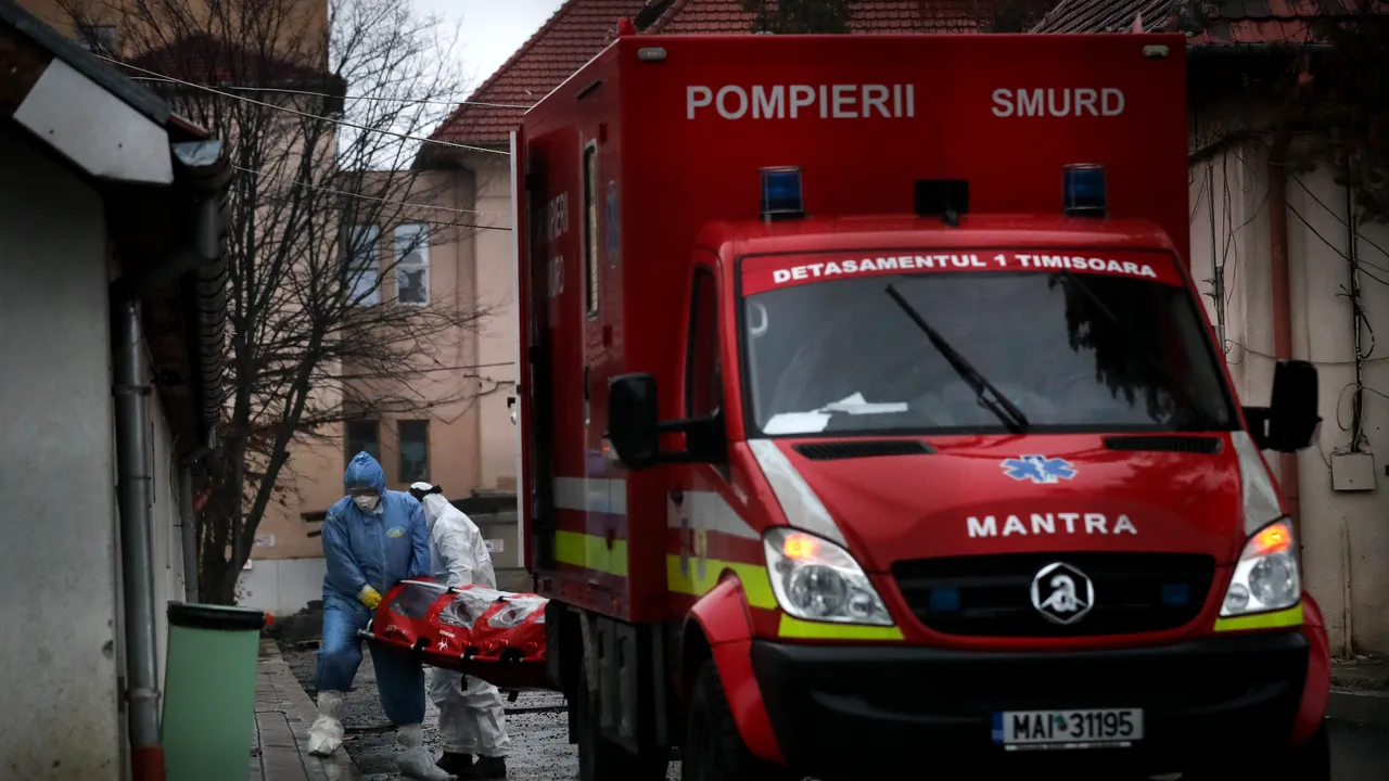 Asistenta şi ambulanţierul care l-au luat pe pacientul din Bucureşti depistat cu COVID-19, izolaţi