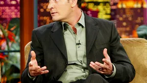 Charlie Sheen părăseşte echipa serialului 