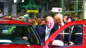 Băsescu a văzut noul model Dacia Lodgy, la Centrul de Design Dacia Renault