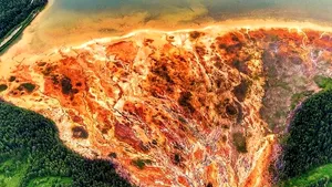 O mină de cupru din Ural, inundată. Acidul s-a revărsat în râurile din apropiere. Autorităţile investighează situaţia