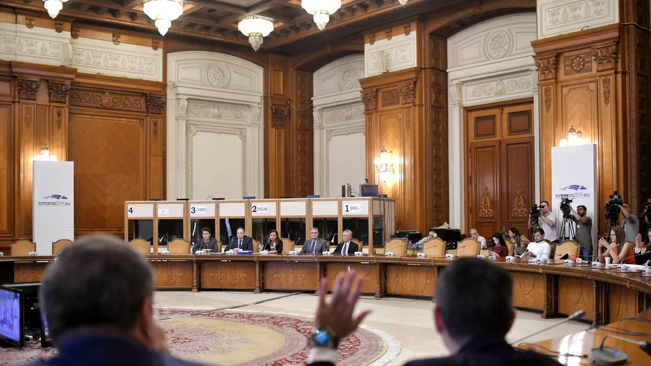 Parlament: Comisiile pentru buget au validat componenţa Consiliului fiscal