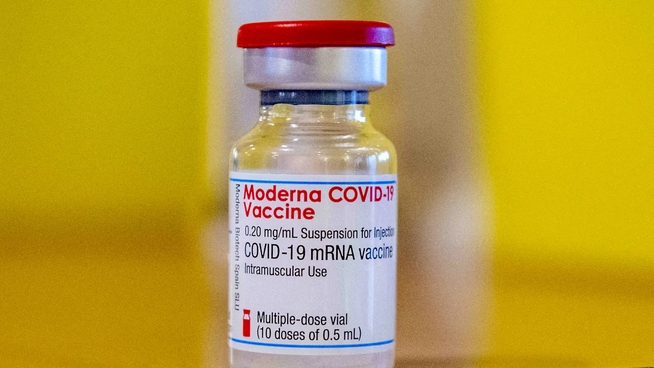 Comisia Europeană aprobă un nou contract cu Moderna, pentru 300 de milioane de doze de vaccin