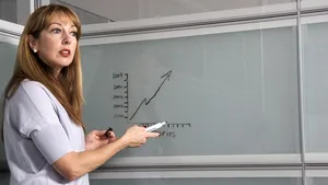 Profesoarele dintr-o ţară UE sunt pozate pe sub fuste de elevi, în timpul orelor, deoarece acest lucru nu este interzis. Ce pot face femeile care sunt victime ale „upskirting-ului” în România