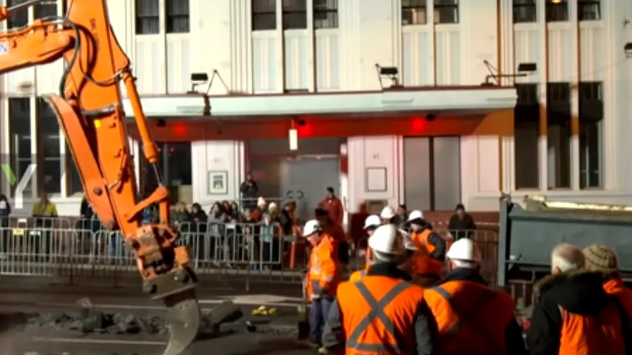 PROTEST EXTREM: Artist australian, îngropat de viu timp de trei zile, la MINUS 13 grade/ Ce s-a descoperit când a fost spartă placa de beton | VIDEO