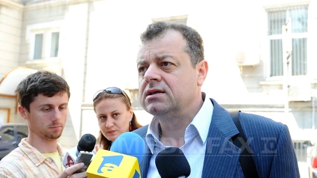 Mircea Banias contestă la instanţa supremă interdicţia de a părăsi ţara impusă de DNA