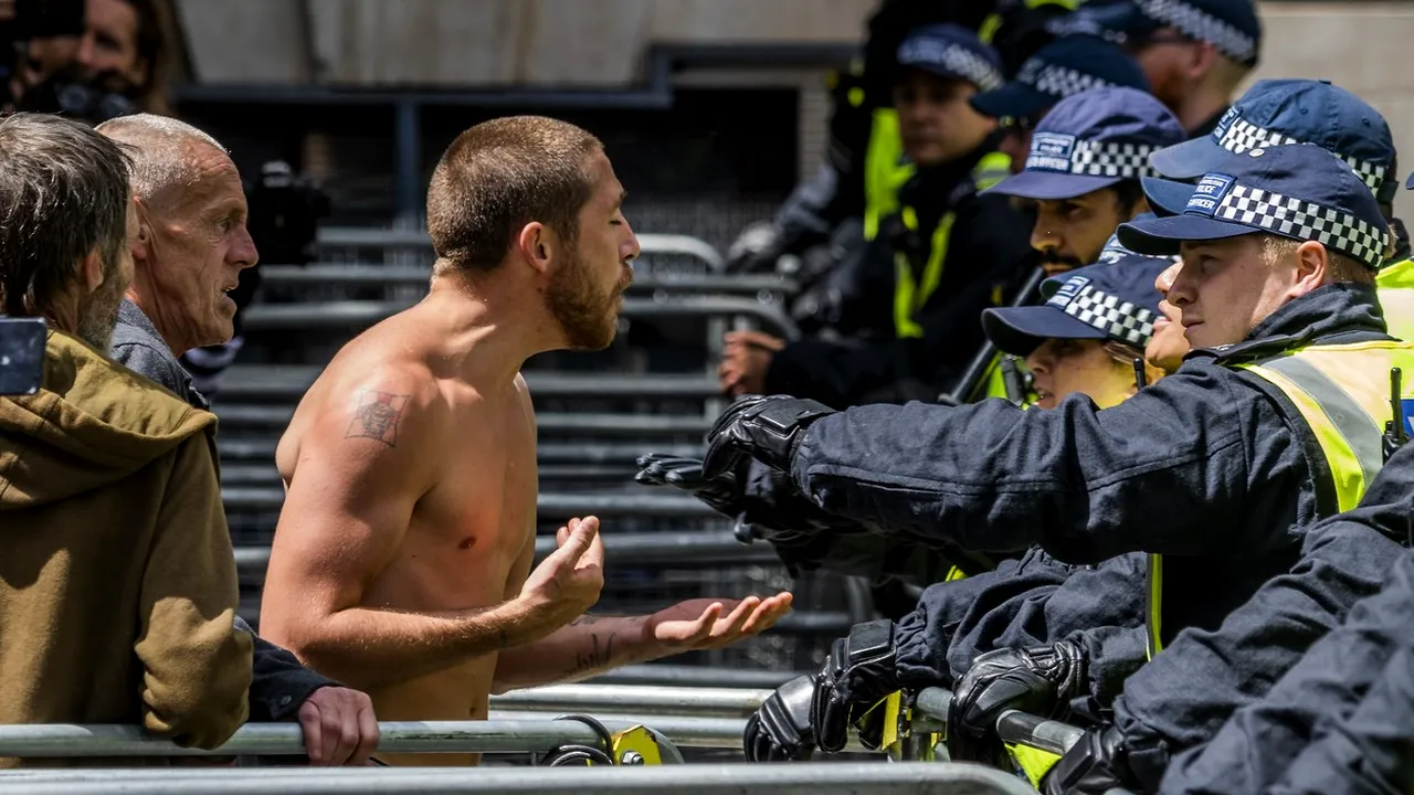GALERIE FOTO | Violenţe la Londra, în cursul protestelor antirasism contestate de grupuri de extremă-dreapta
