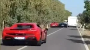 Accident mortal cu două supermaşini, un Ferrari şi un Lamborghini, pe o stradă îngustă din Sardinia

