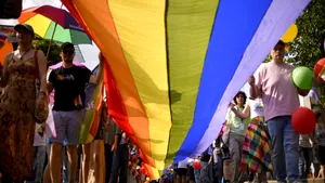 Zeci de mii de persoane vor participa la marşul Pride din Budapesta, sfidând interdicţia
