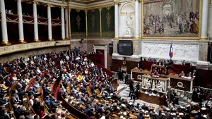 Franţa dezbate înscrierea dreptului la avort în Constituţie. Guvernul susţine propunerea