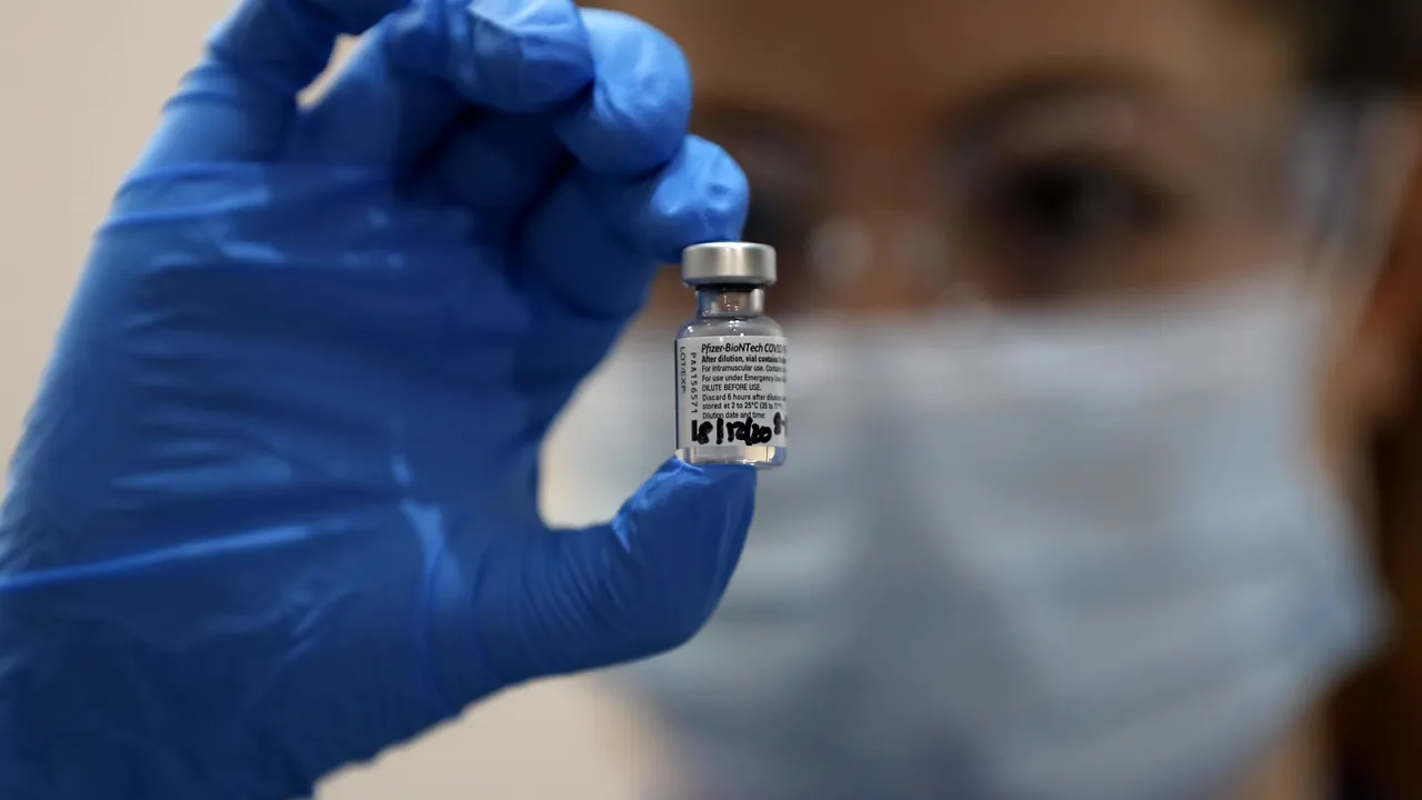 Ziua verdictului FDA: Vaccinul Pfizer/BioNTech are şanse mari să primească o autorizaţie provizorie 