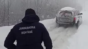„Misiune specială” prin nămeți de peste un metru pentru a ajunge la măicuțele izolate în Hunedoara