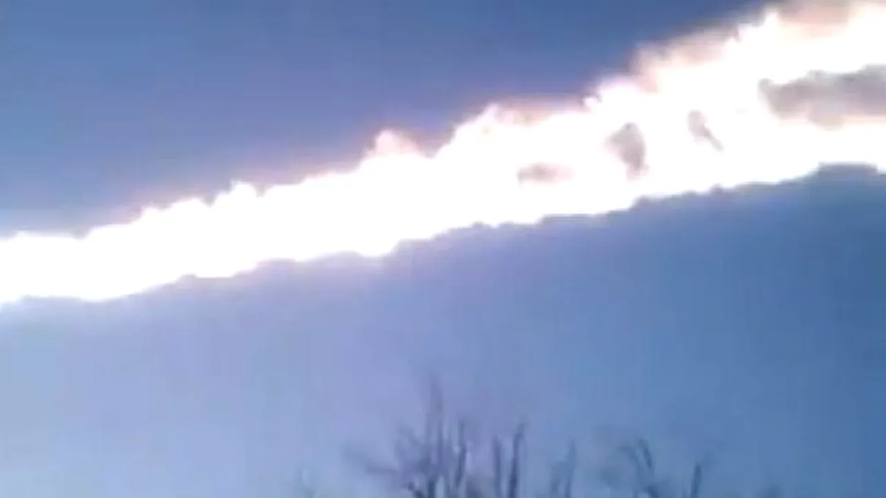 O PLOAIE DE METEORIŢI a provocat pagube şi a rănit aproximativ 1.000 de persoane în regiunea Urali. Evenimentul a fost filmat - FOTO, VIDEO