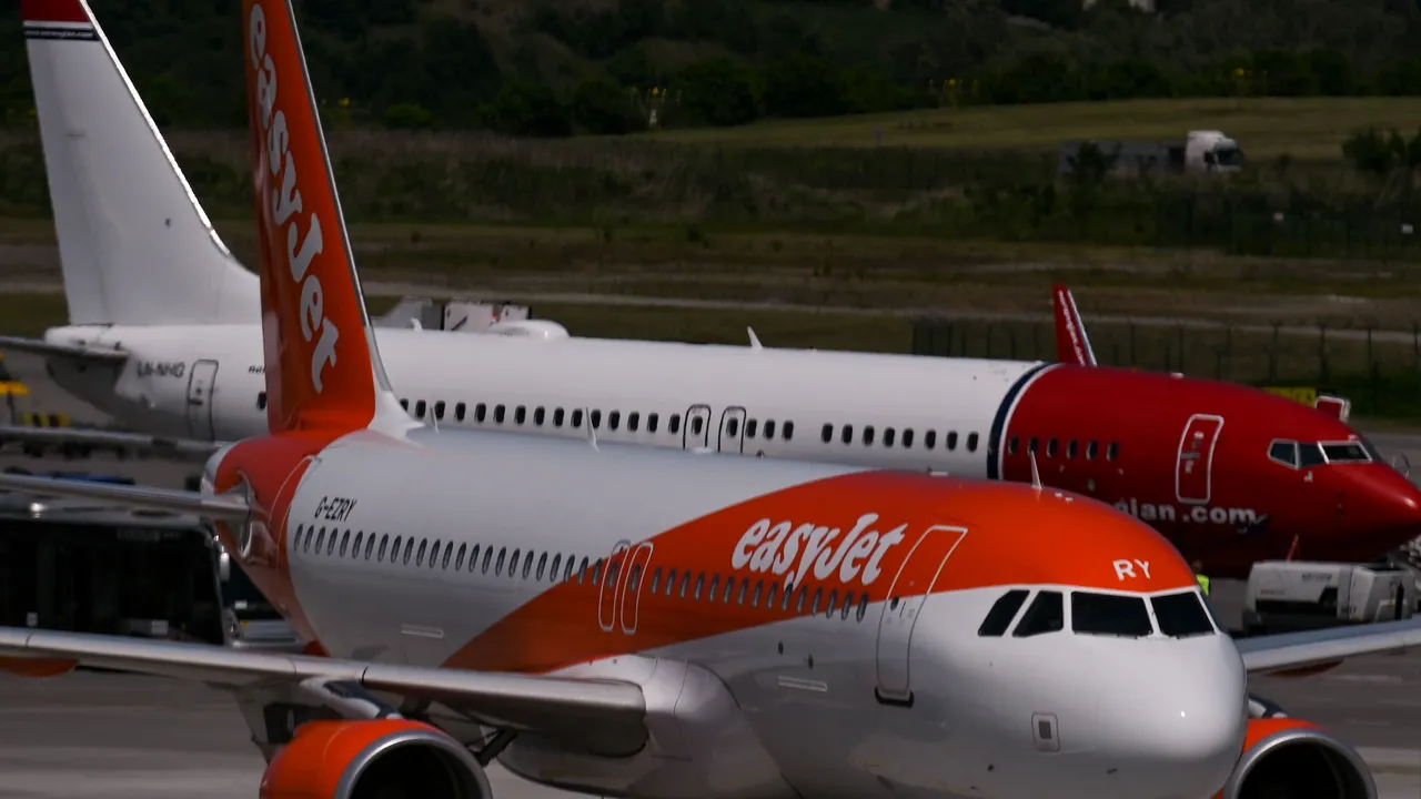 O companie aeriană anulează 80 de zboruri. De ce a luat această decizie