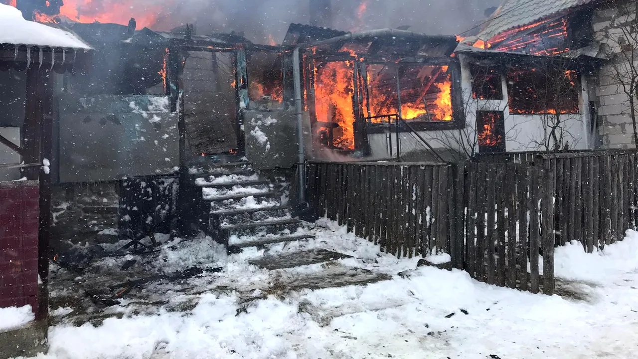 Incendiu de proporţii în Covasna: 19 persoane evacuate din 8 case