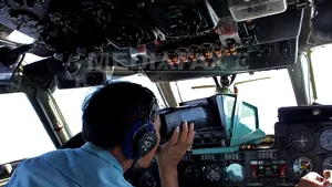 Avionul de pasageri căutat a mai zburat cel puţin o oră după dispariţia de pe radarele civile