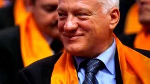 Stoica: Şi eu m-am plimbat cu găleţi în mână în campania electorală; aş fi ipocrit să spun că nu