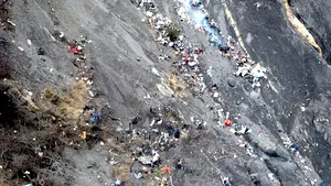 Tragedia aviatică din Franţa: Anchetatorii au identificat probe ADN de la jumătate dintre victime