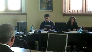 Un membru CNA a venit îmbrăcat într-un tricou cu sigla Discovery Channel la şedinţa Consiliului: 