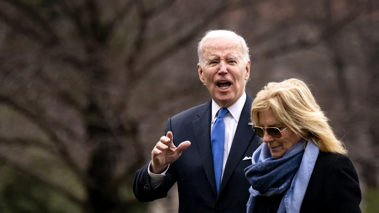 Joe Biden a cerut marţi Congresului să acţioneze „rapid” pentru a restricţiona accesul la puştile de asalt 