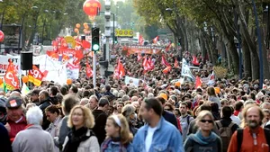 380.000 de persoane manifestează în Franţa împotriva reformei pensiilor