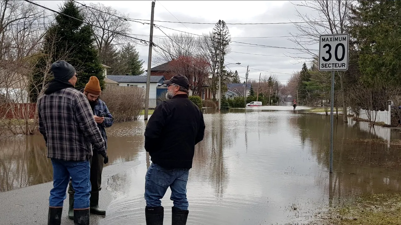 Mii de persoane au fost evacuate după ce un stăvilar s-a rupt în urma inundaţiilor în Canada | VIDEO