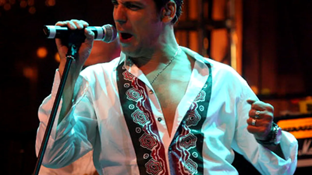 Ştefan Bănică Jr. compară pomul de Crăciun cu muzica live